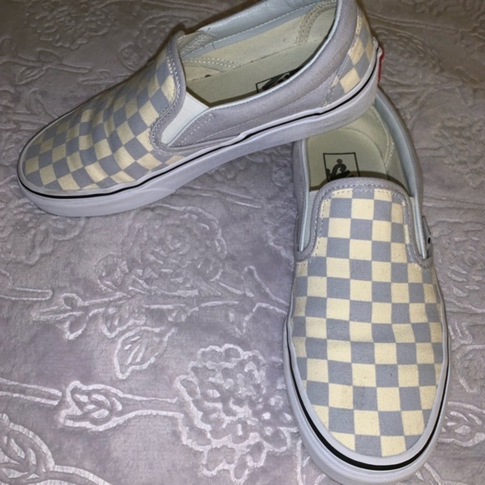 grey checkered vans